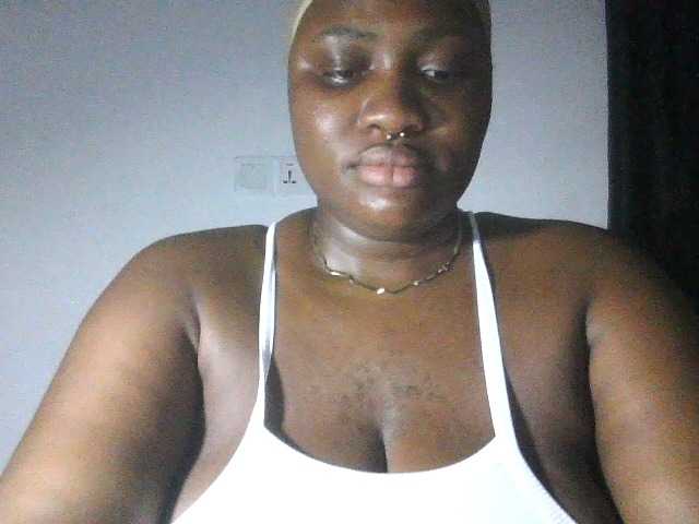 Hotchocolatee191 live cam on BongaCams