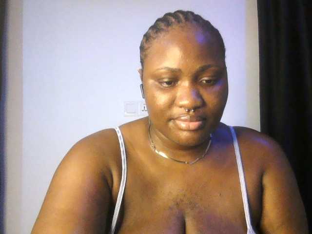 Hotchocolatee191 live cam on BongaCams