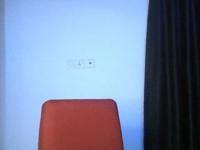 Hotchocolatee191 live cam on BongaCams