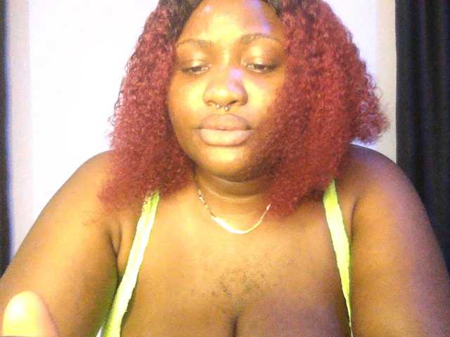 Hotchocolatee191 live cam on BongaCams