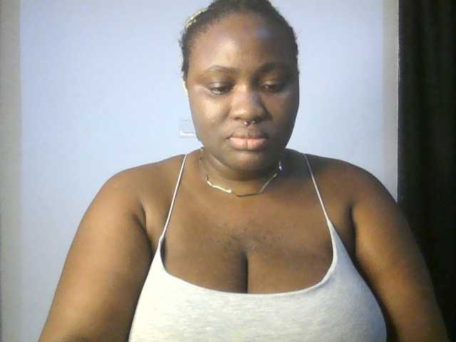Hotchocolatee191 live cam on BongaCams