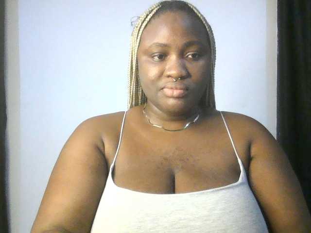 Hotchocolatee191 live webcam show