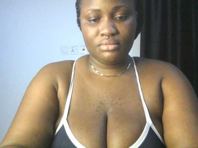Hotchocolatee191 live cam on BongaCams