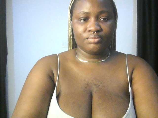 Hotchocolatee191 Live-Cam auf BongaCams