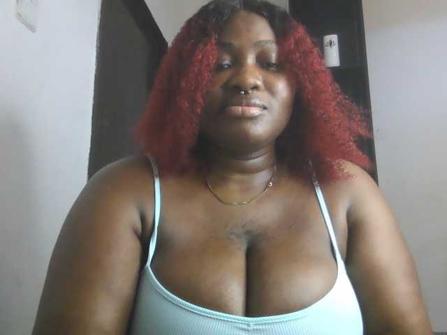 Hotchocolatee191 live cam preview