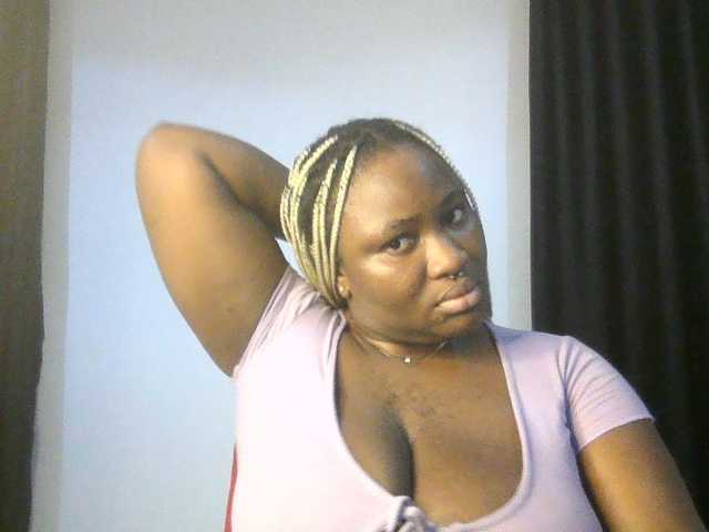 Hotchocolatee191 Live Cam on BongaCams