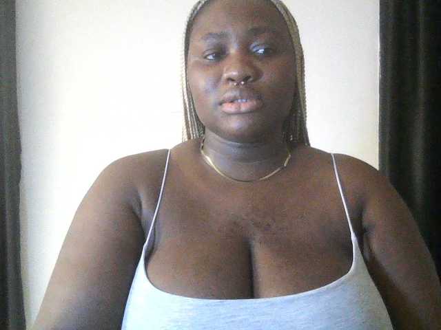 Hotchocolatee191 live cam