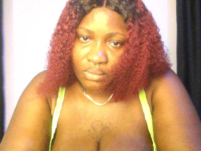 Hotchocolatee191 live cam on BongaCams