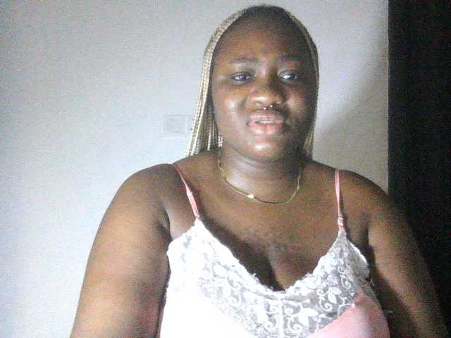 Hotchocolatee191 live cam on BongaCams