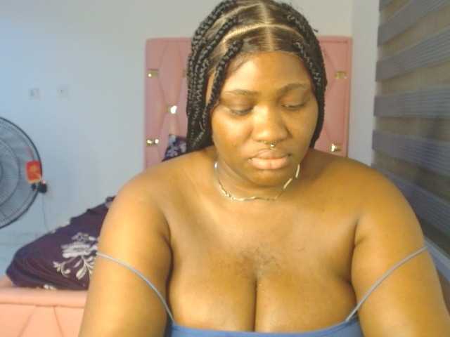 Hotchocolatee191 live cam on BongaCams