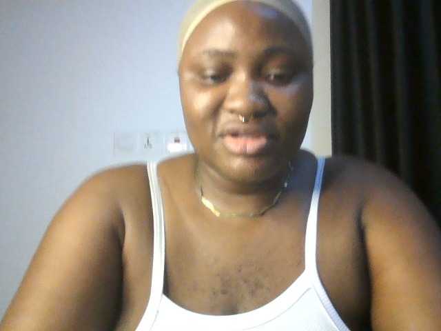 Hotchocolatee191 live cam on BongaCams