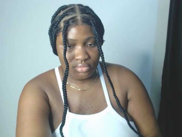 Hotchocolatee191 live cam on BongaCams