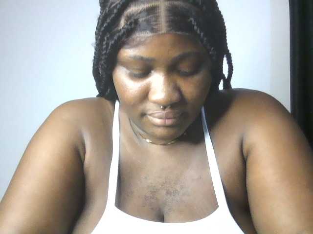 Hotchocolatee191 live cam on BongaCams