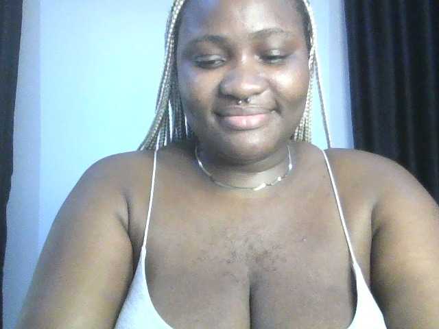 Hotchocolatee191 live cam on BongaCams