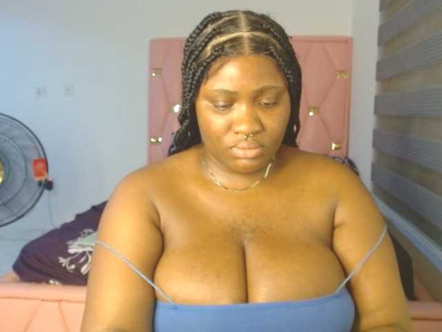 Hotchocolatee191 live cam on BongaCams