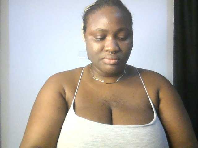 Hotchocolatee191 live webcam show