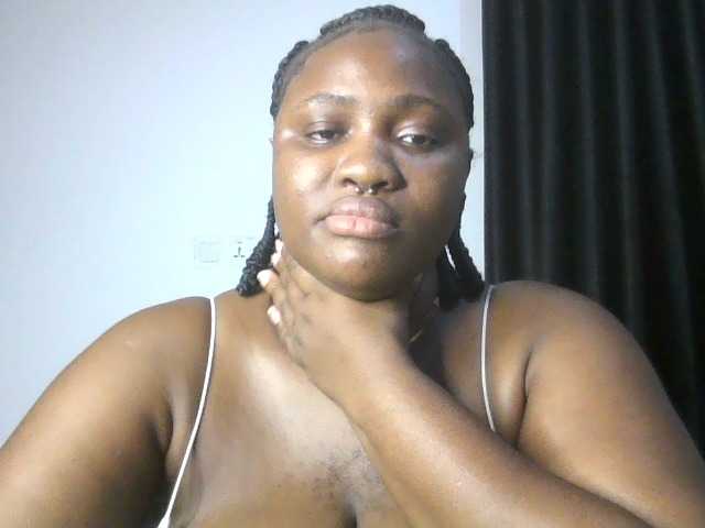 Hotchocolatee191 live cam on BongaCams