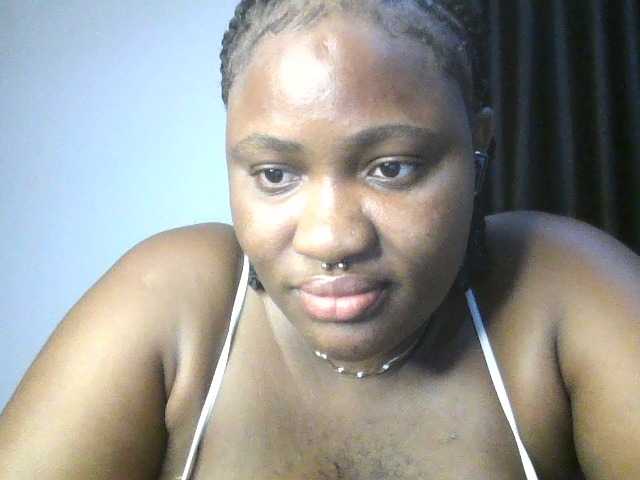 Hotchocolatee191 live cam on BongaCams