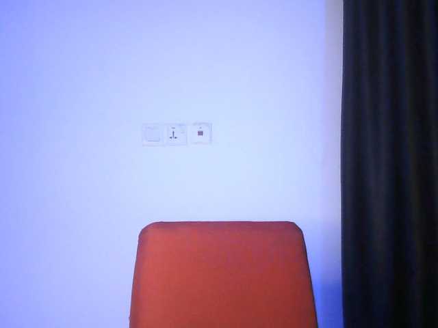 Hotchocolatee191 live cam on BongaCams
