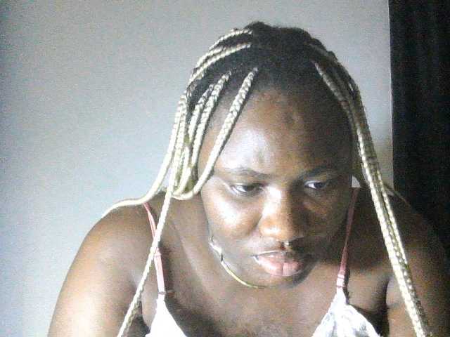 Hotchocolatee191 live cam on BongaCams