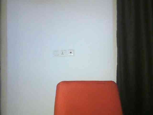 Hotchocolatee191 webcam