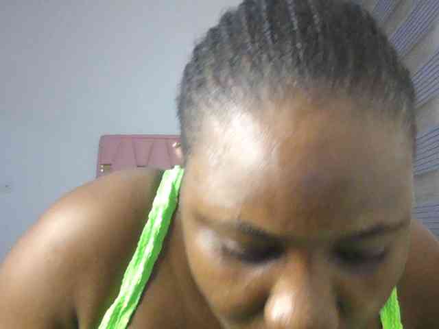 Hotchocolatee191 webcam
