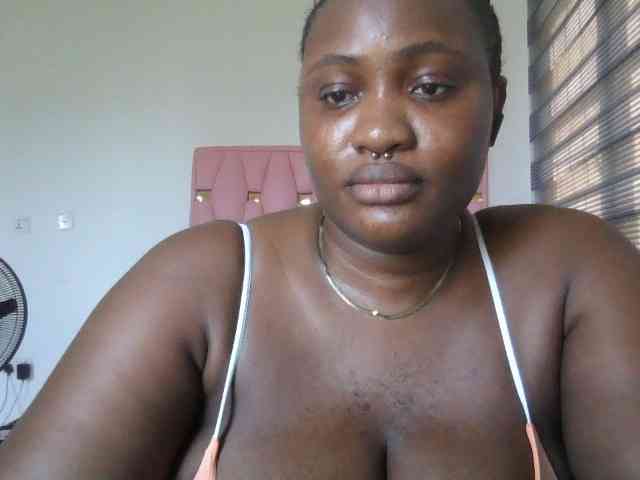 Hotchocolatee191 webcam