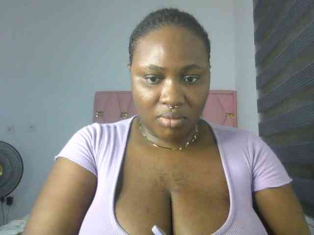 Hotchocolatee191 webcam