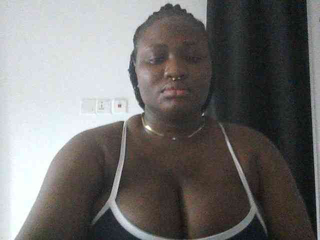 Hotchocolatee191 webcam