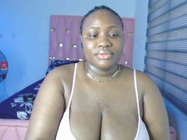 Hotchocolatee191 webcam