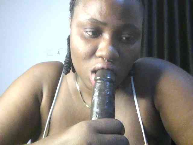 Hotchocolatee191 webcam