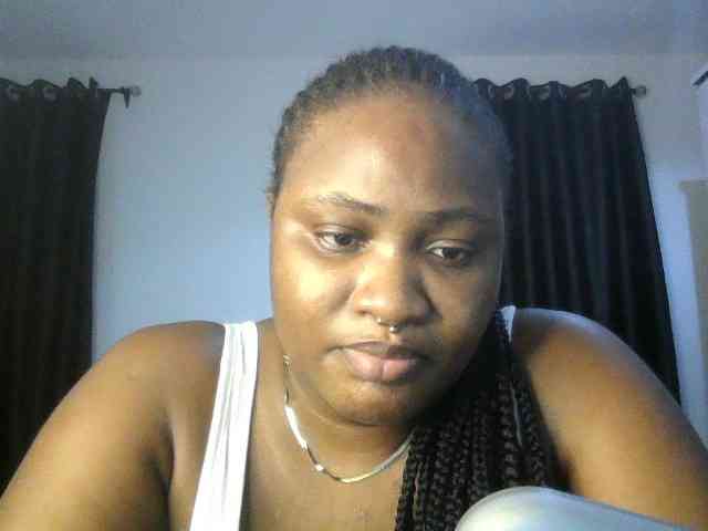 Hotchocolatee191 webcam