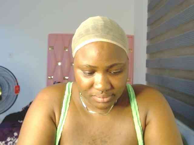 Hotchocolatee191 webcam