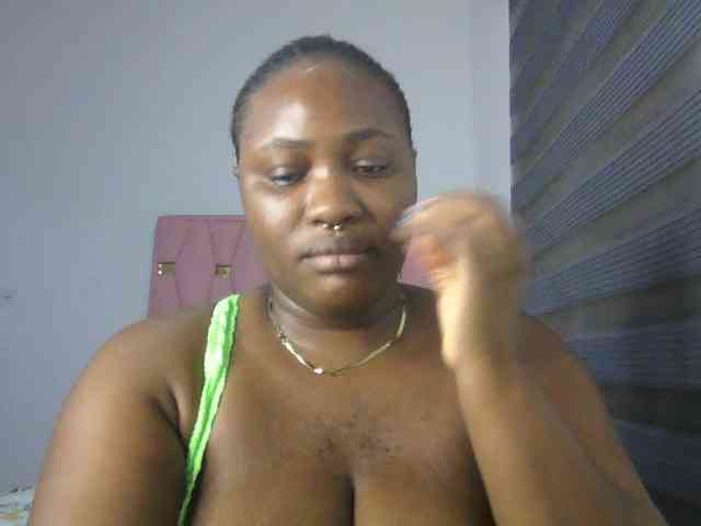 Hotchocolatee191 webcam