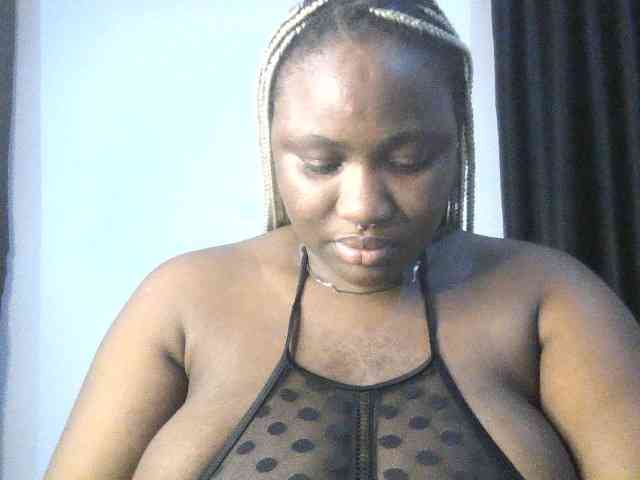 Hotchocolatee191 webcam