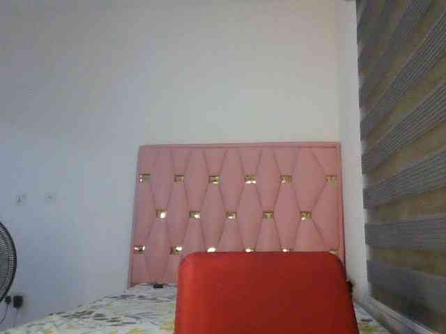 Hotchocolatee191 webcam