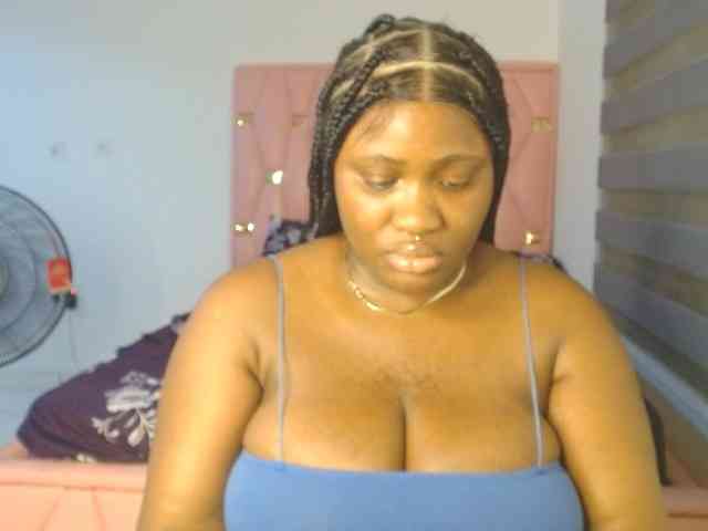 Hotchocolatee191 webcam