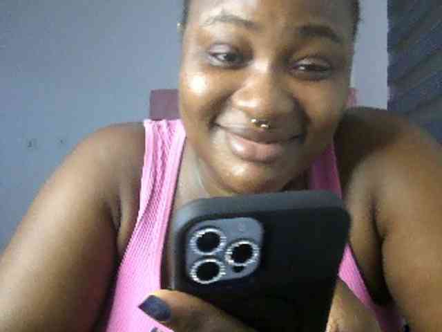 Hotchocolatee191 webcam