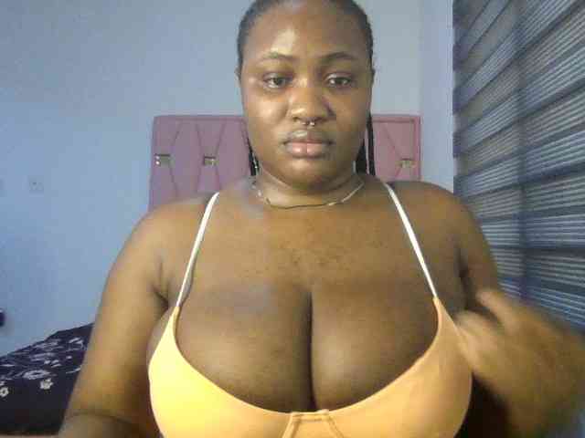 Hotchocolatee191 webcam