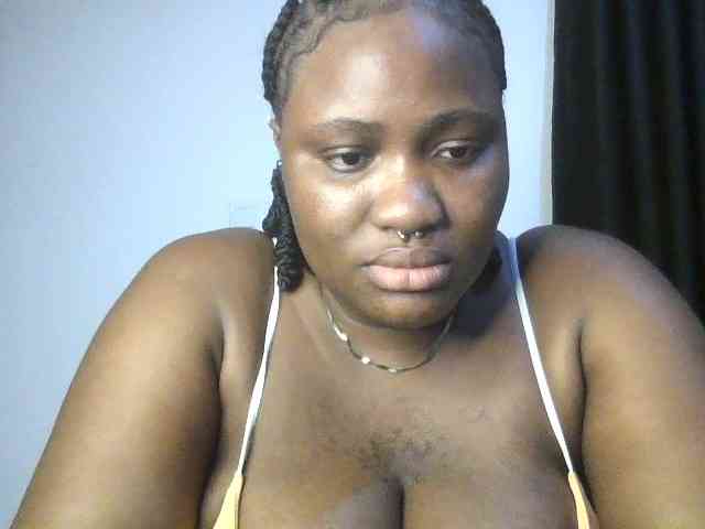 Hotchocolatee191 webcam