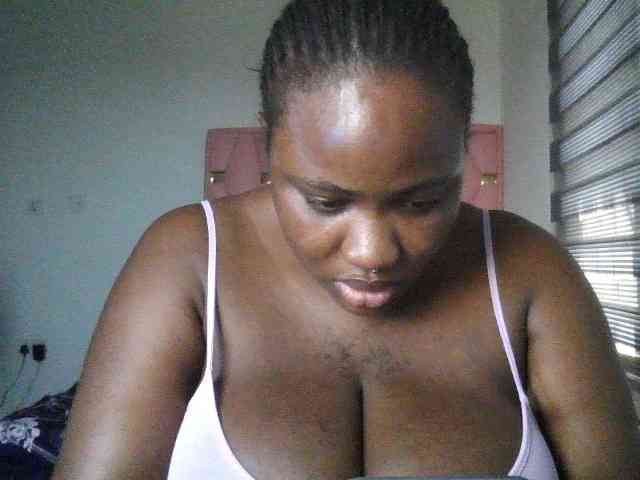 Hotchocolatee191 webcam