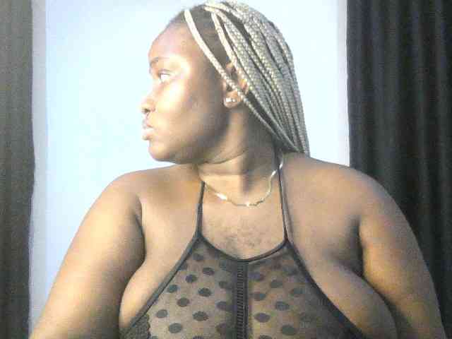 Hotchocolatee191 webcam