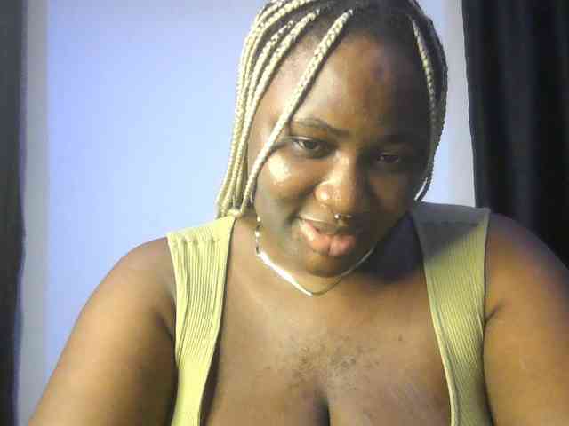 Hotchocolatee191 webcam