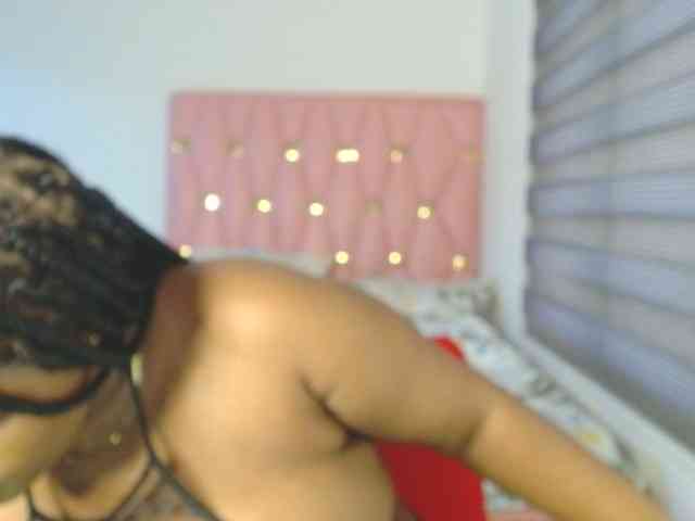 Hotchocolatee191 webcam