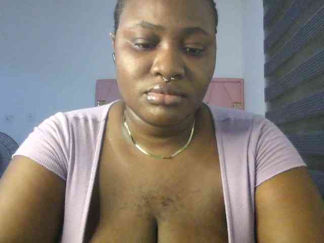 Hotchocolatee191 webcam
