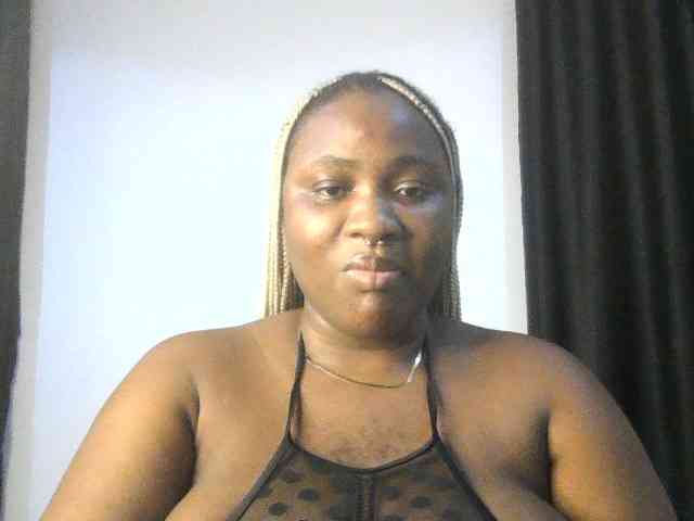 Hotchocolatee191 webcam
