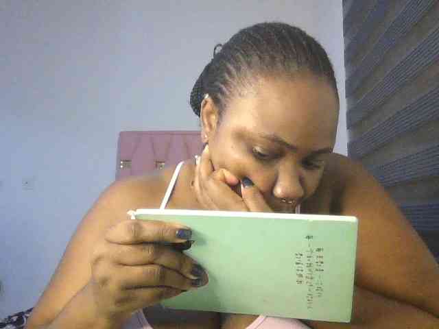 Hotchocolatee191 webcam