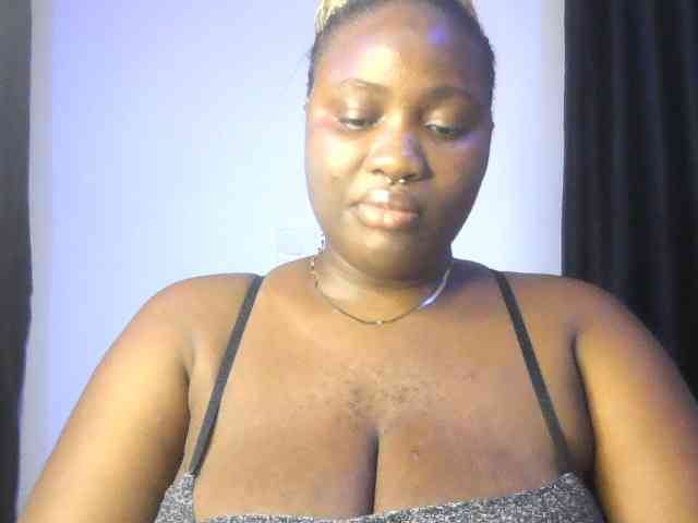 Hotchocolatee191 webcam