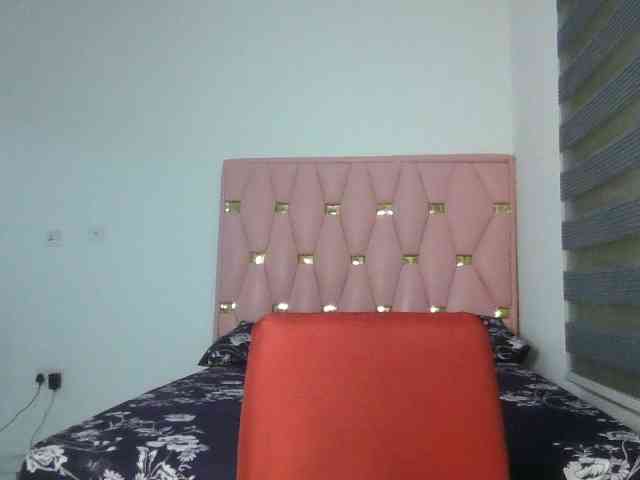 Hotchocolatee191 webcam