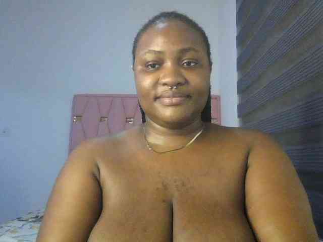 Hotchocolatee191 webcam